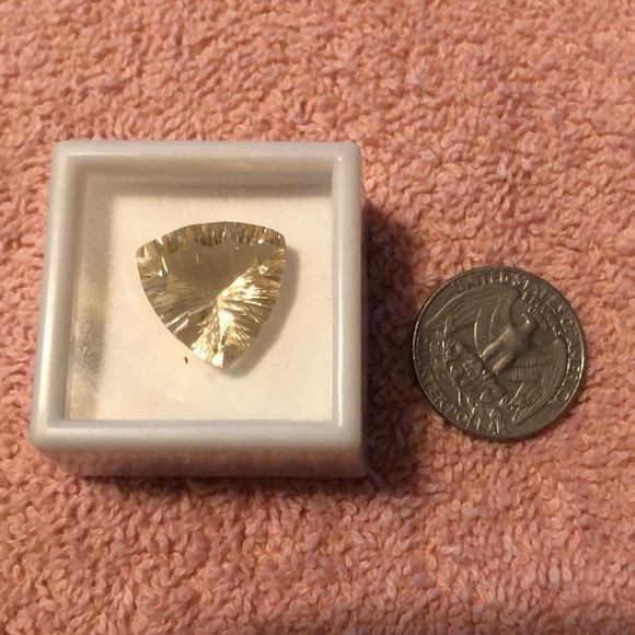 15 ct YELLOW Labradorite 16x17 Fantasy/Radiant Cut - Picture 2 of 8